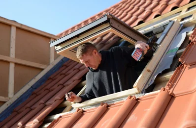 Pose de fenêtres de toit Velux à Lespéron